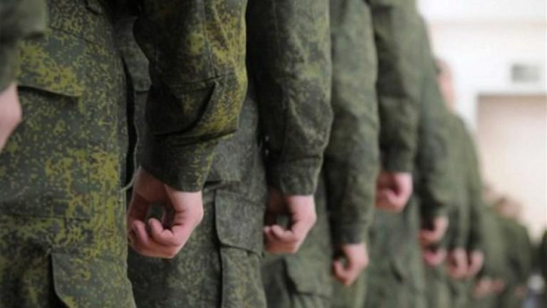 На аэродроме в Воронеже солдат с топором напал на сослуживцев. Есть погибшие