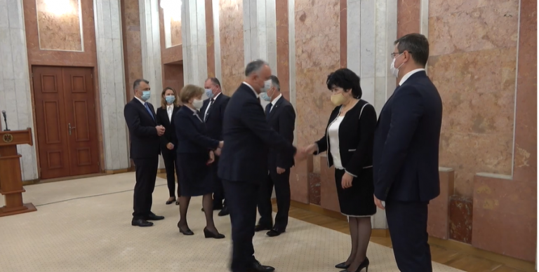 (Видео) Новые министры во главе с Кику приносят присягу
