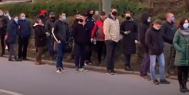 (ВИДЕО) Уроженцы Гагаузии с 6 утра в очереди на избирательном участке во Франкфурте-на-Майне: «Очереди нереальные»