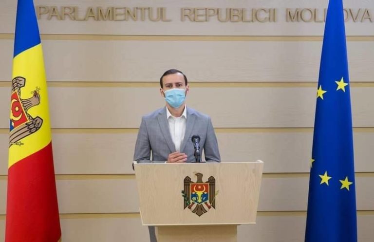 Депутат PPDA: Секретариат Парламента не выдал тексты законов, за которые голосовали на последнем заседании. Причина — отсутствие бумаги для печати