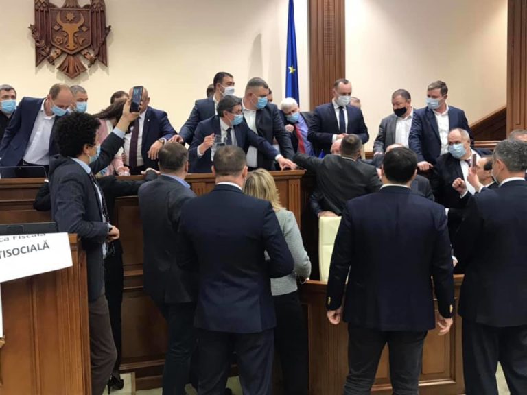 Народный адвокат Молдовы считает, что депутаты Парламента нарушили правила Венецианской комиссии