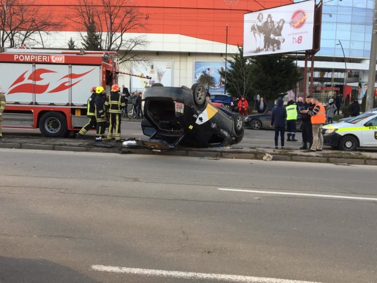 (ФОТО, ВИДЕО) ДТП в Кишиневе с участием такси и троллейбусов