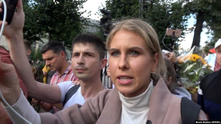 Полиция пришла домой к Любови Соболь, она не выходит на связь