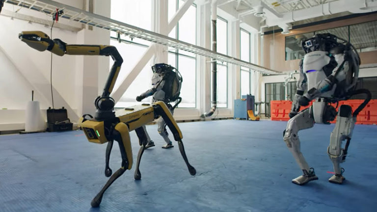 (ВИДЕО) Роботы Boston Dynamics станцевали в честь Нового года