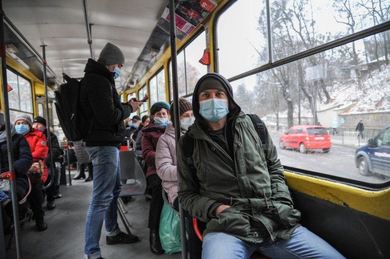 В Украине введут жесткий карантин после новогодних праздников