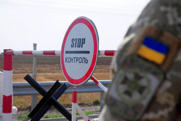 Разыскиваемый преступник смог въехать в Молдову перед выборами. Его задержали в Украине после критики оппозиции в адрес министра МВД и Додона