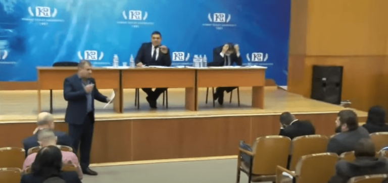 «Я с п*****сами за руку не здоровался, в отличие от тебя!». Гагаузские законопроекты вызвали скандал в НСГ