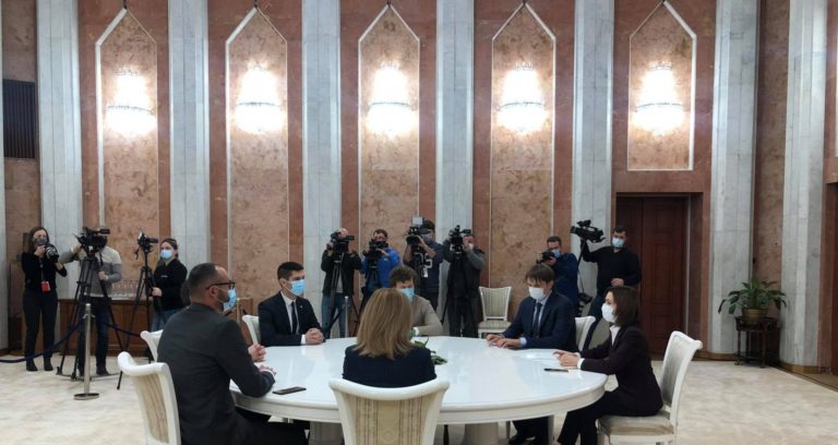(LIVE) Фракция PAS на консультациях с Президентом Майей Санду
