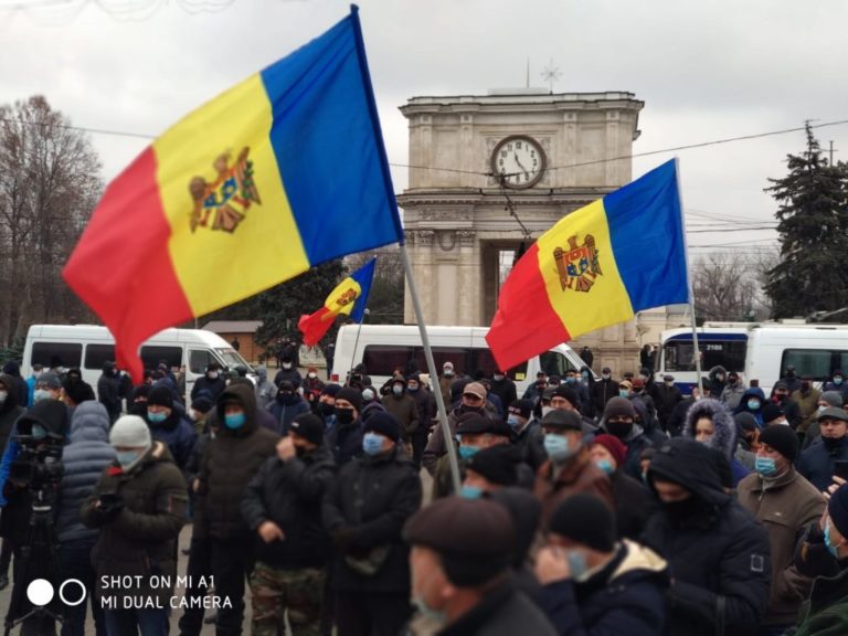 Решено: Сотрудники ЖДМ выйдут завтра на протест перед зданием Парламента и Президентуры 