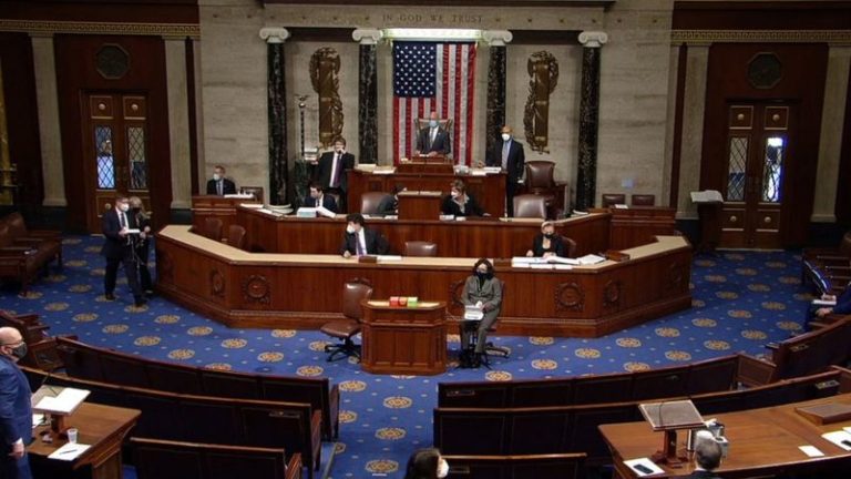 Конгресс США проголосовал за второй импичмент Трампа — за подстрекательство к нападению на Капитолий