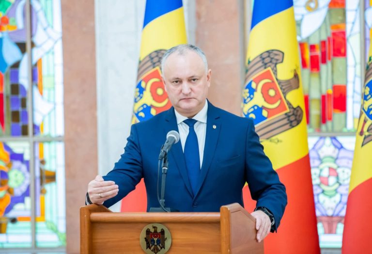 Додон забыл, что он уже не президент? Он решил продолжить проект «Президент Игорь Додон отвечает»