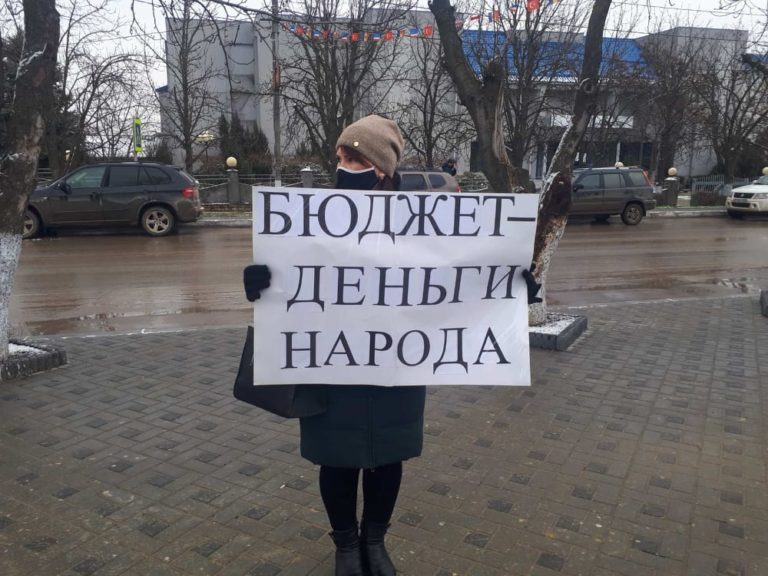 (ФОТО) Протесты в Комрате продолжаются. Жители четырех сел Гагаузии требуют справедливого распределения бюджета