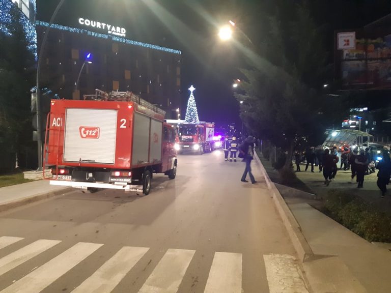 (ВИДЕО) Сообщение о бомбе в торговом центре Кишинева было ложным. В Службу 112 позвонил ребенок