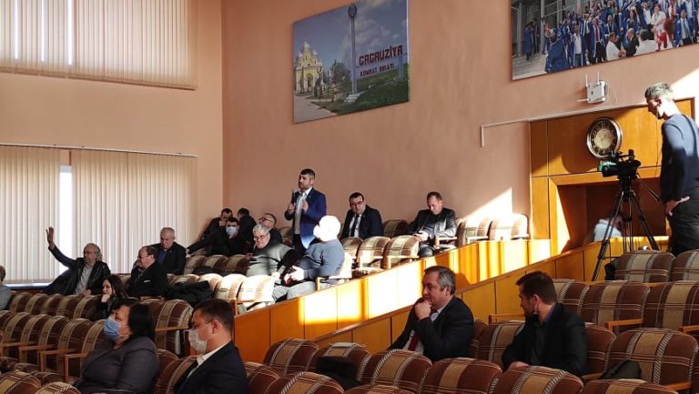 «Как только в зале собиралось 17 депутатов, одному звонили и он уходил». Депутаты НСГ уверены, что срыв заседания был «срежиссирован»