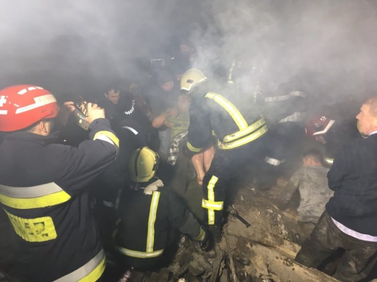 (ФОТО) В Сынжерей взровался жилой дом, под завалами оказались двое человек