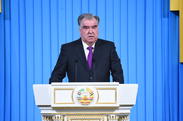Президент Таджикистана объявил о победе над COVID-19 в стране