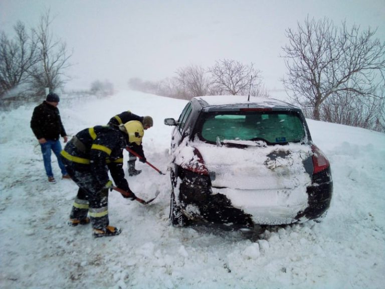 Спасатели разблокировали более 200 автомобилей с юга и центра страны за последние 24 часа