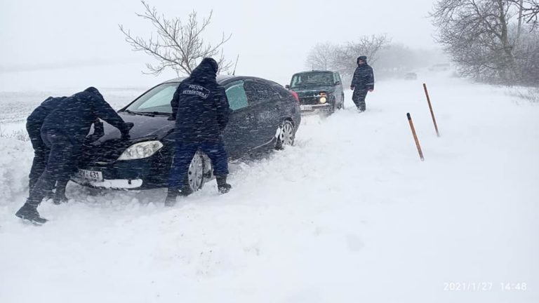 (ФОТО) Грузовик съехал с трассы между КПП Джурджулешты-Галац и КПП Джурджулешты-Рени