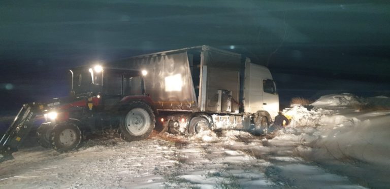 (ФОТО) 170 авто оказались в снежном плену на дорогах вчера, 20 из них в Гагаузии