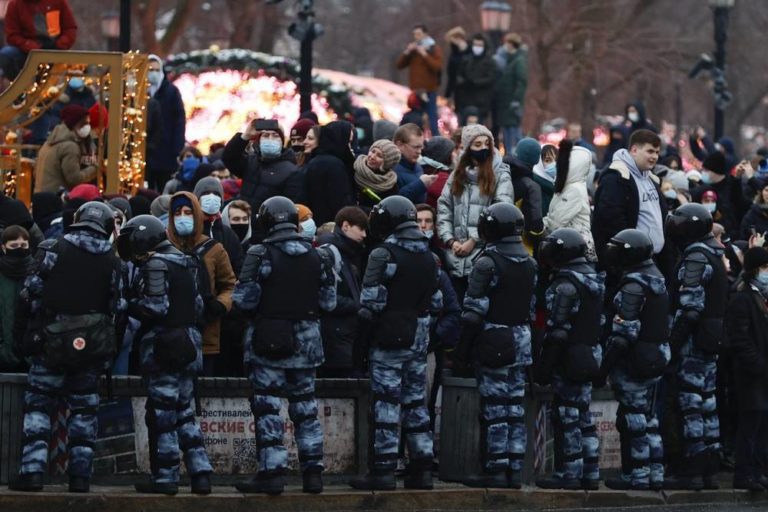 31 января в центре Москвы ограничат движение пешеходов, перекроют семь станций метро и запретят продажу алкоголя