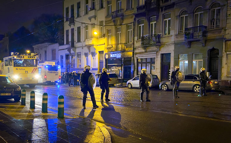 В ходе беспорядков в Брюсселе из-за гибели мигранта задержали более 100 человек