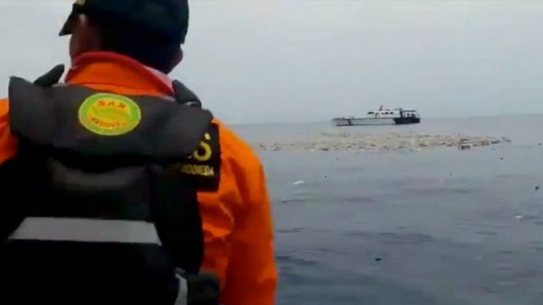 Пассажирский «боинг» индонезийской Sriwijaya Air упал в воду после вылета из Джакарты