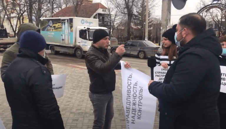 «Я работаю на стройке, почему я не получаю 20 тысяч». Протестующий из Дезгинжи возмущен расходами чиновников