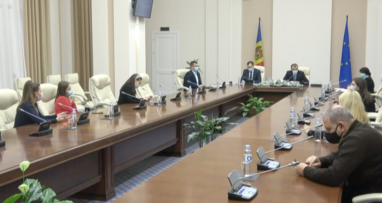 Социалисты обвиняют Майю Санду в том, что она не подписала указы об отставке трех министров