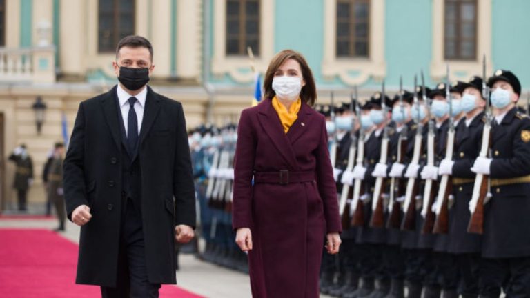 Какие протокольные подарки вручила Майя Санду президентам других государств? Среди самых дорогих — скатерть за 3000 леев