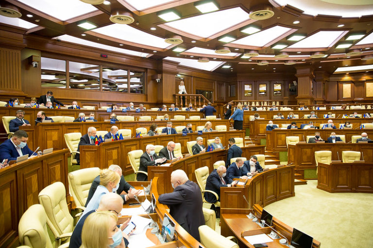 Парламент снова проголосовал за отмену «закона о миллиарде». Ранее КС отменил аналогичный закон