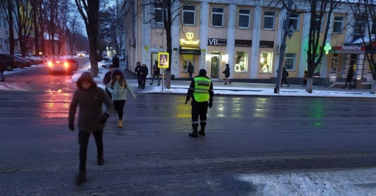 Мокрый снег и скользкие дороги: Объявлен желтый код по всей Молдове