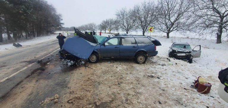 (ФОТО) Авария в Рышканах: два человека погибли на месте