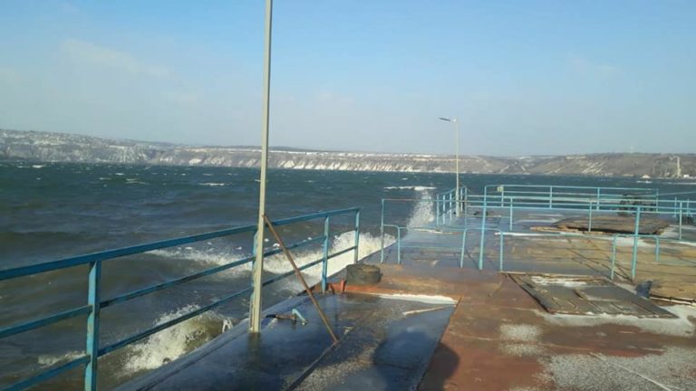 Из-за погодных условий остановлена деятельность парома «Бакул Моловата»