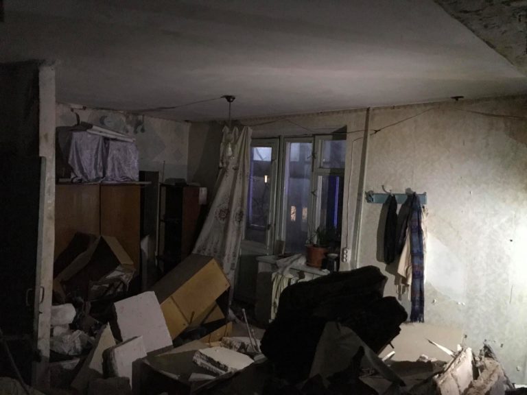 (ФОТО) В многоэтажном доме на Ботанике произошел взрыв