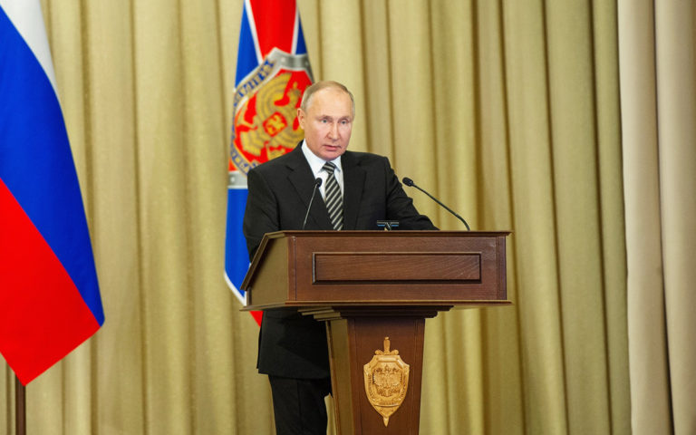 Путин обвиняет США в попытке втянуть Россию в войну