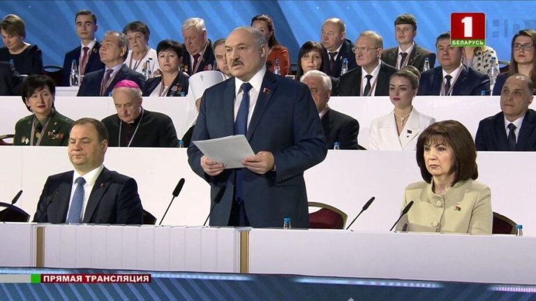 Лукашенко ЕC: «Не учите нас жить, а помогите материально»