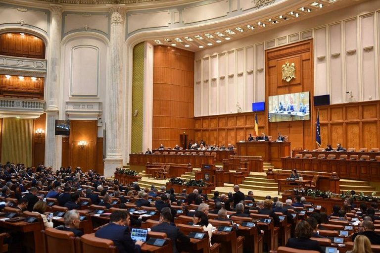 В Румынии отменили специальные пенсии для парламентариев