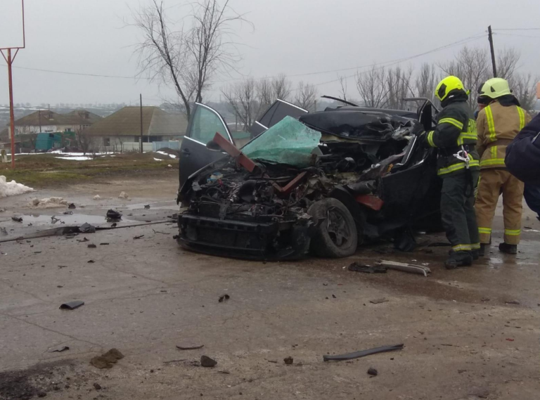 Авария в Вулканештах: 18-ти летний водитель скончался на месте