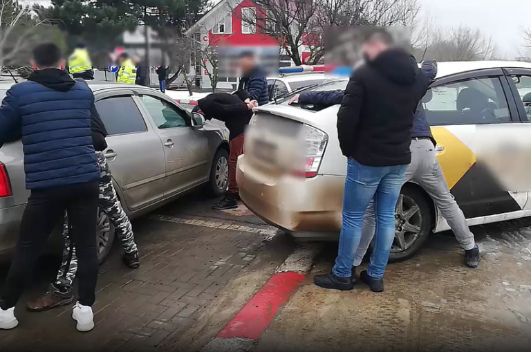 В Кишиневе задержали группу молодых людей c наркотиками на сумму 200 тысяч леев