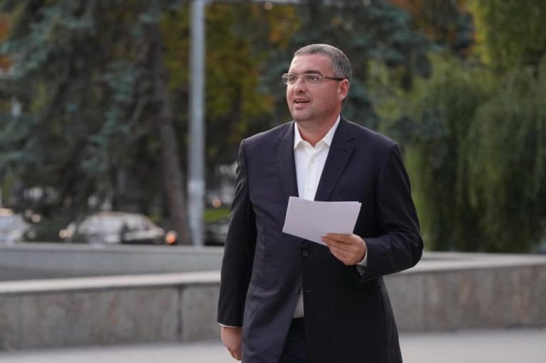 Усатый: «Этот парламент окончательно превратился в балаган, он должен уйти»