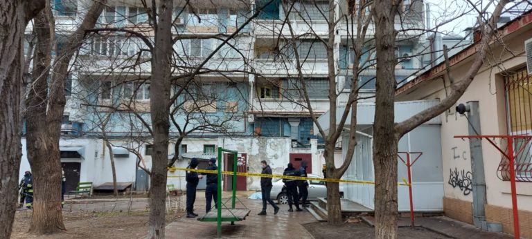 В Кишиневе женщина упала с 11 этажа. Полиция устанавливает все обстоятельства дела