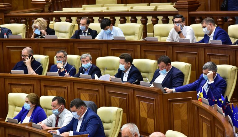 В четверг в Парламенте пройдет внеочередное заседание. В повестке дня — утверждение кабинета министров