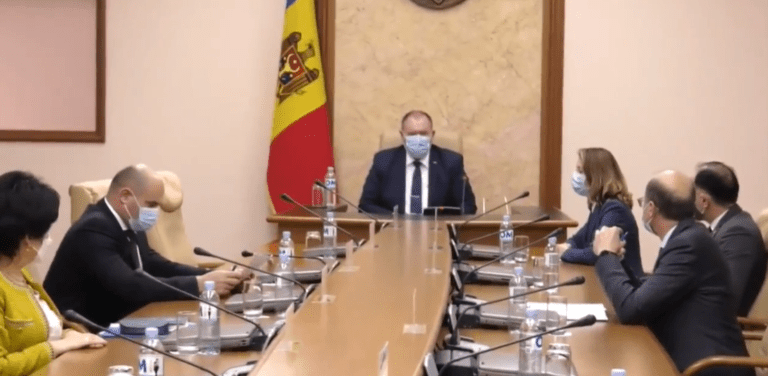 Поздно вечером Правительство запретило экспорт пшеницы из госрезервов до 12 апреля