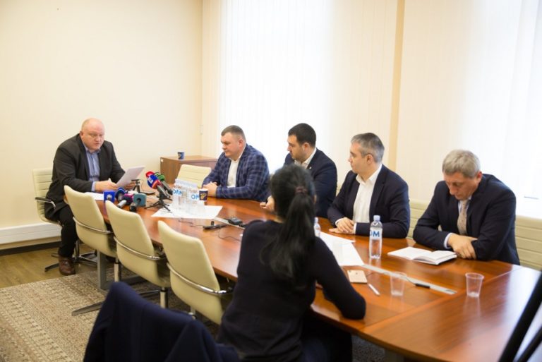 Юркомиссия Парламента рассматривает запрос о снятии иммунитета с двоих депутатов