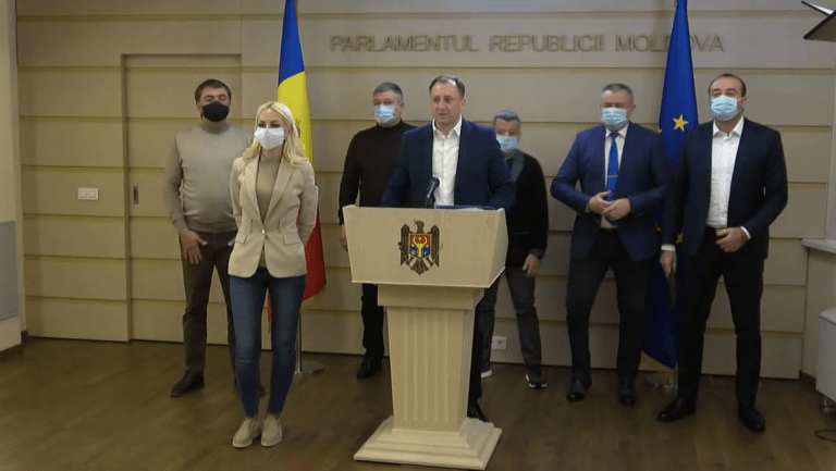 Заявление Уланова перед заседанием Парламента: «Никакой причастности с банковскому мошенничеству не доказано»