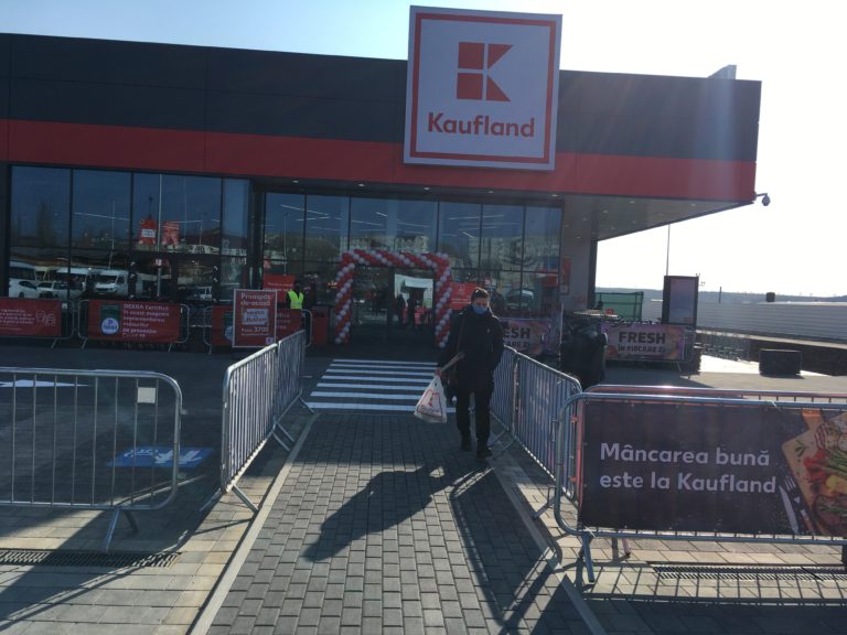 Из гипермаркета Kaufland в Комрате и других городах отзывают партию напитка. Что с ним не так?