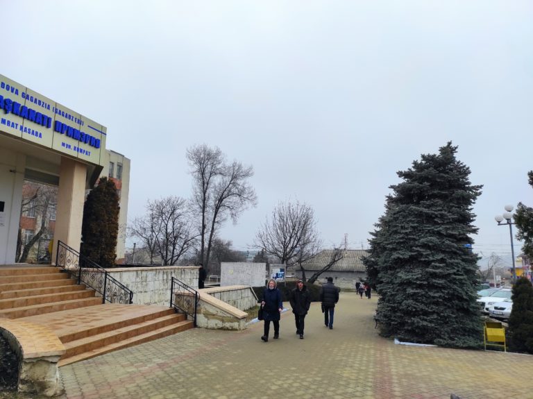 Мэрия Комрата хочет объединить два предприятия Су-канал и ЖКХ. Что думают советники