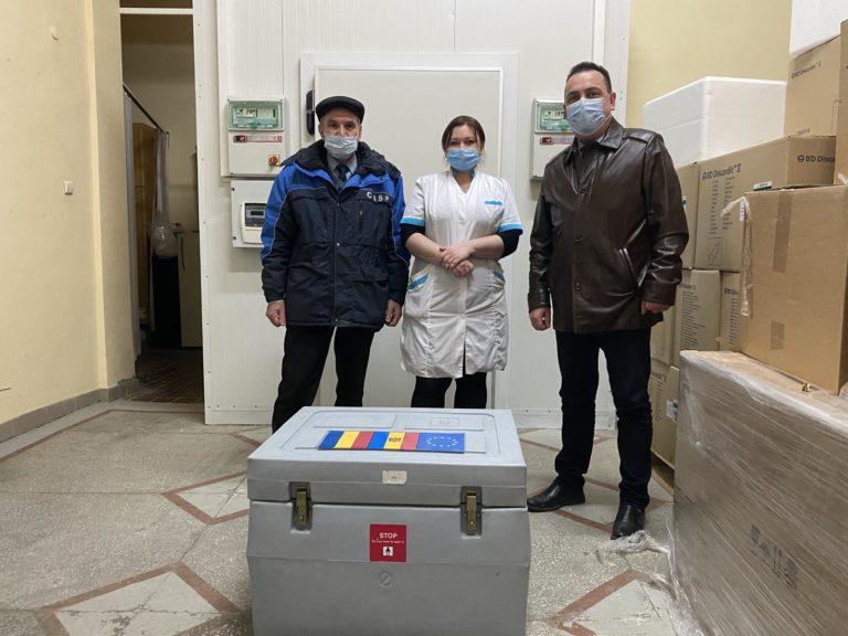 (ФОТО) 1810 доз вакцины AstraZeneca переданы медучреждениям на Левом берегу Днестра