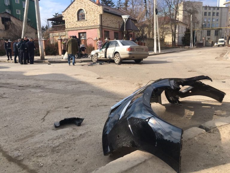 (ФОТО) Авария в Бельцах: пострадал ребенок. Виновник скрылся с места ДТП
