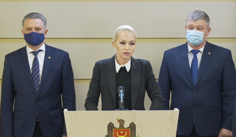 «Это продолжение манипуляций и шантажа, которые адресованы Илану Шору»: Таубер после заседания парламента